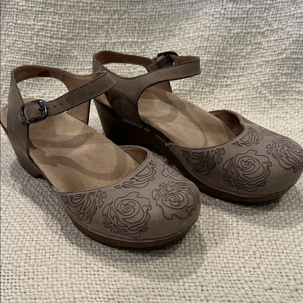 Floral Patterned Mary Jane Shoes